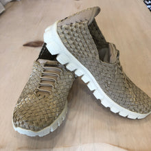 Load image into Gallery viewer, Memory Foam Sneakers
